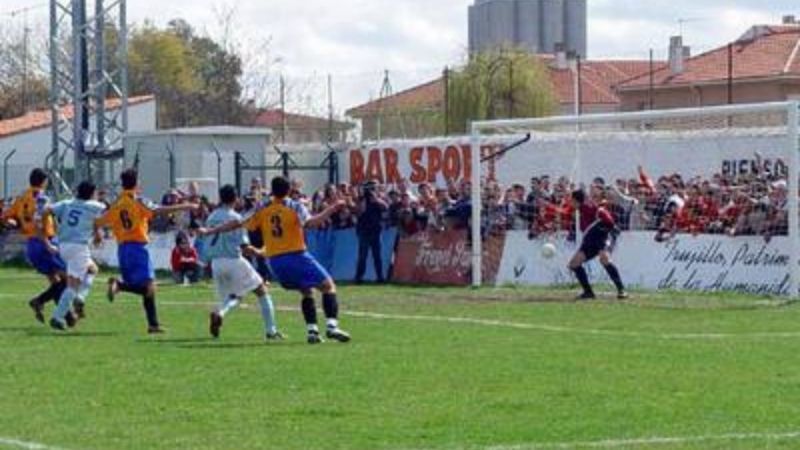 Trujillo y Alagón protagonizaron el penalti más largo del mundo en 2005