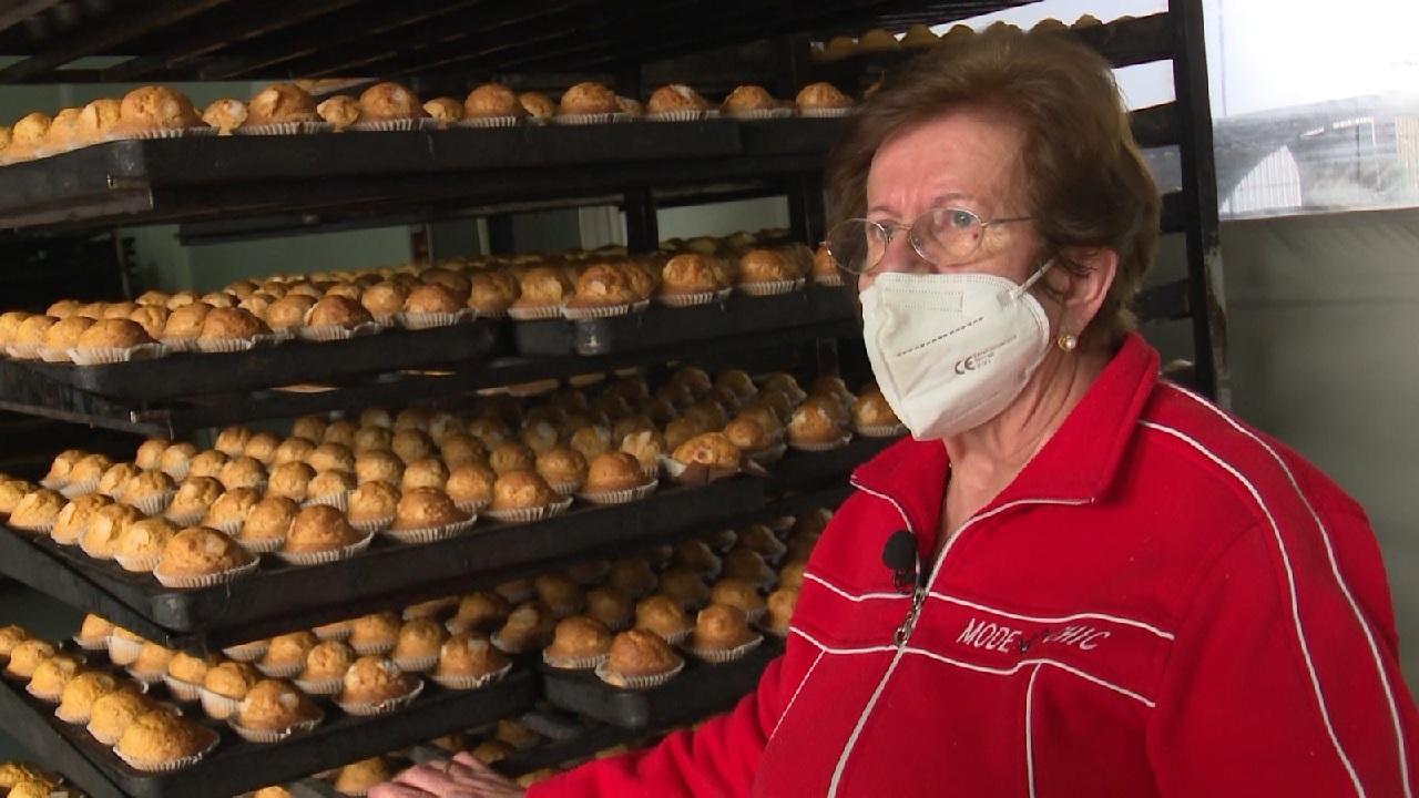 Dulces Laly: de la receta extremeña de la abuela a las 4.000 magdalenas diarias