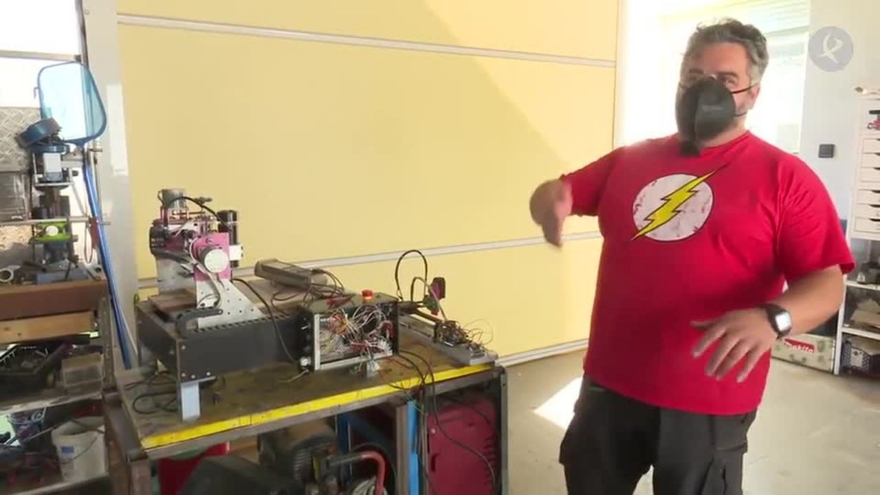 Edu es un inventor nato y crea sus propias impresoras 3D