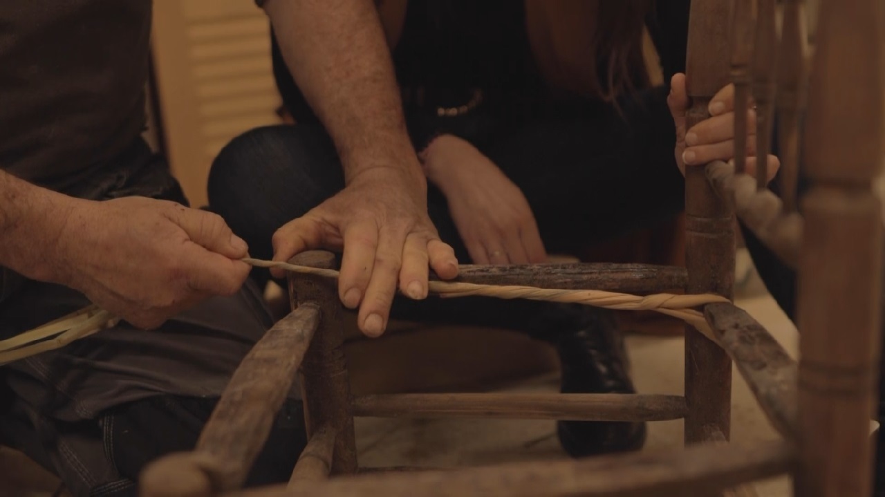 Los Hermanos Cordobés Ordiales mantienen viva en Casar de Cáceres la carpintería artesanal y la enea