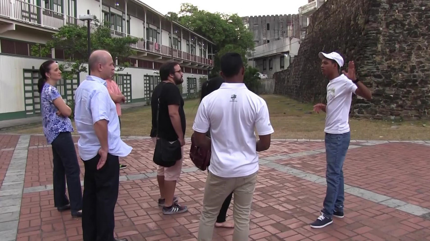 Expandilleros ahora ofrecen tours y comida a los turistas en Panamá