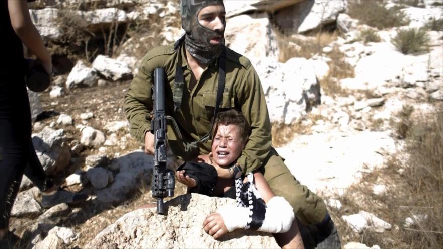El adolescente palestino Muhamad Tamimi en cautiverio