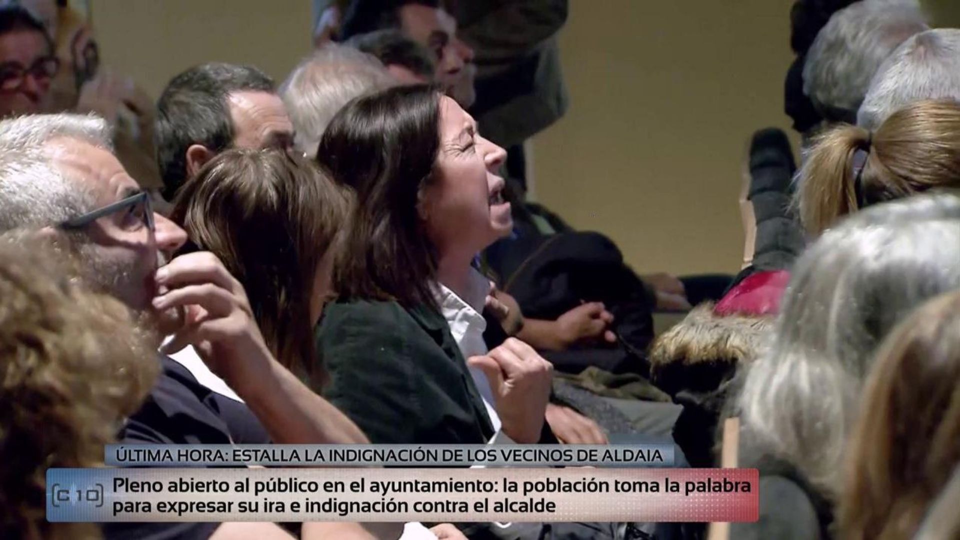 Especiales Una vecina de Aldaia estalla contra el alcalde en el pleno abierto al público en el ayuntamiento: 