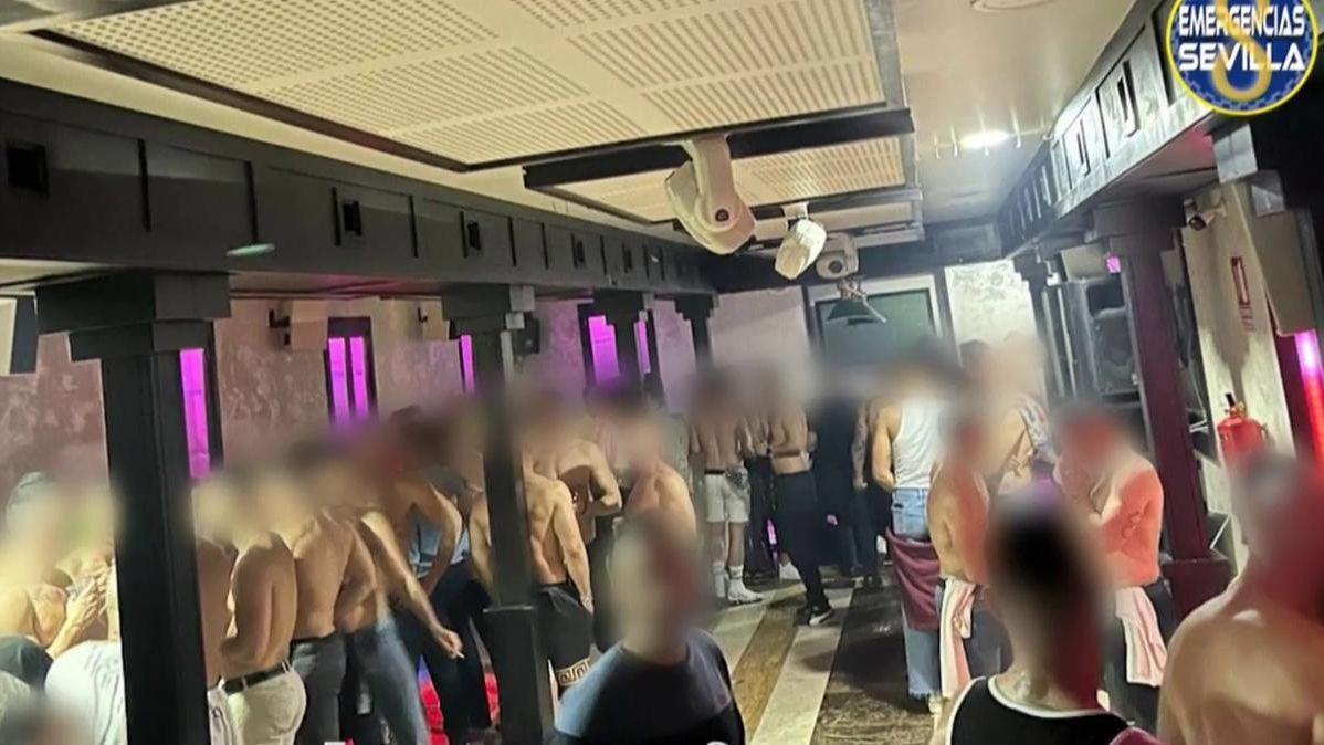 Top Vídeos Desmantelan una fiesta sexual con drogas en Sevilla: un joven tuvo que ser atendido al estar convulsionando en el suelo - Top Vídeos 18/03/2024