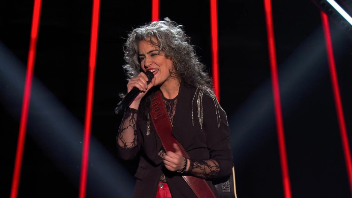 Xtra Factor Brigitt demuestra su experiencia musical en el plató de 'Factor X' y su madre, Brígida, salta al escenario a cantar: 