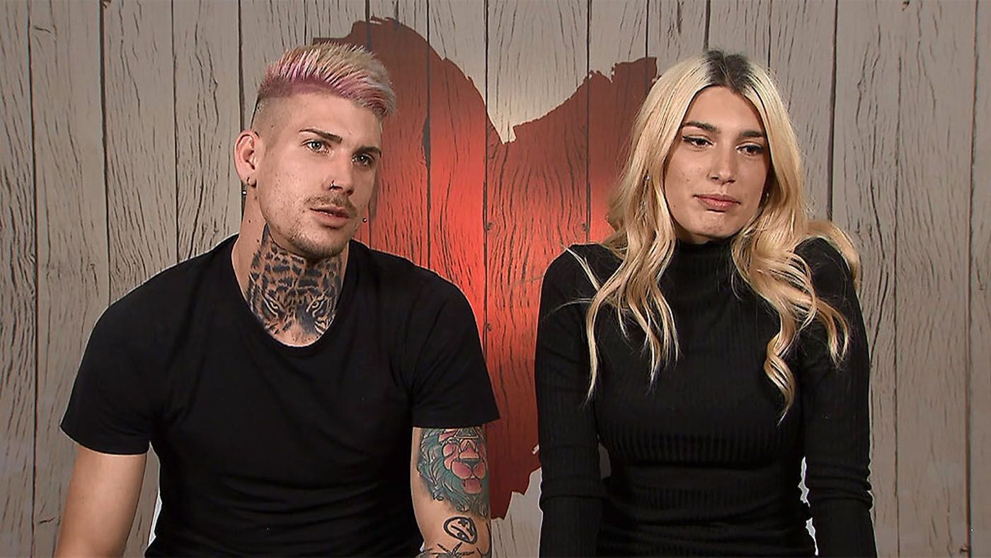 Top Vídeos Abraham y su tigre incomodan a Nuria: “Levántate porfa” - Top Vídeos 26/05/2021