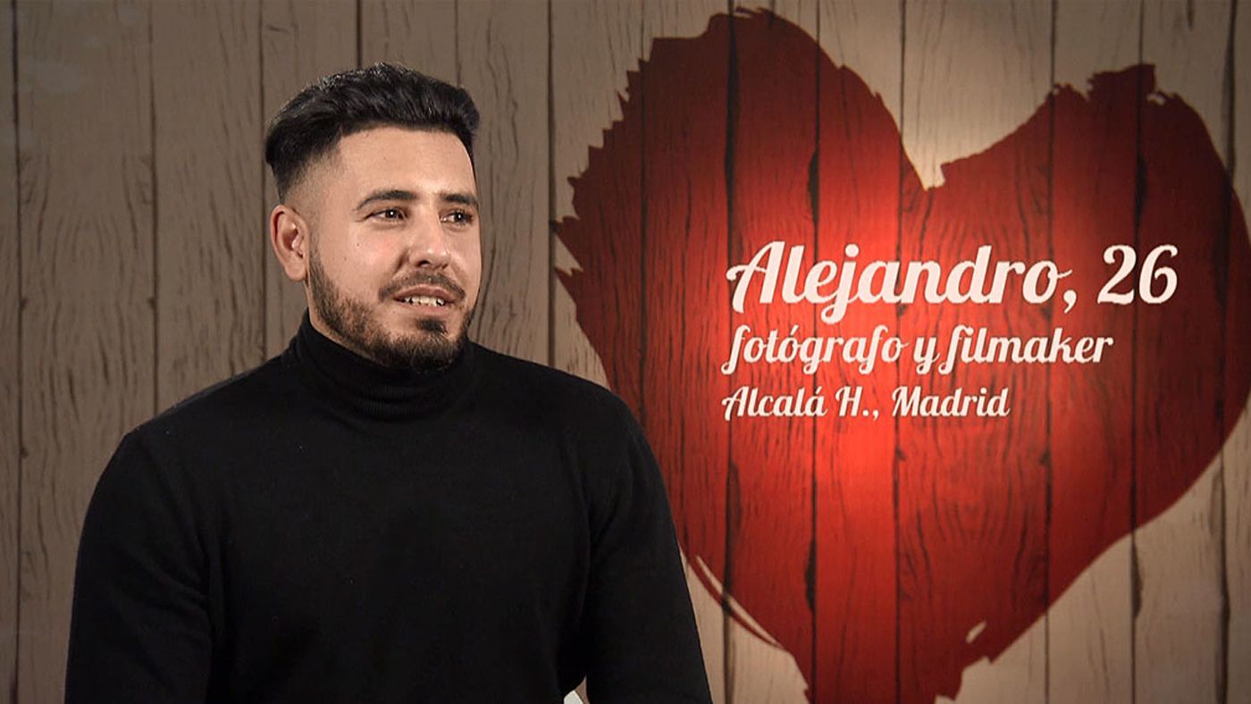 Top Vídeos Alejandro, sobre su profesión de “follógrafo”: “Es el arte de ligar con las chicas...” - Top Vídeos 31/03/2021