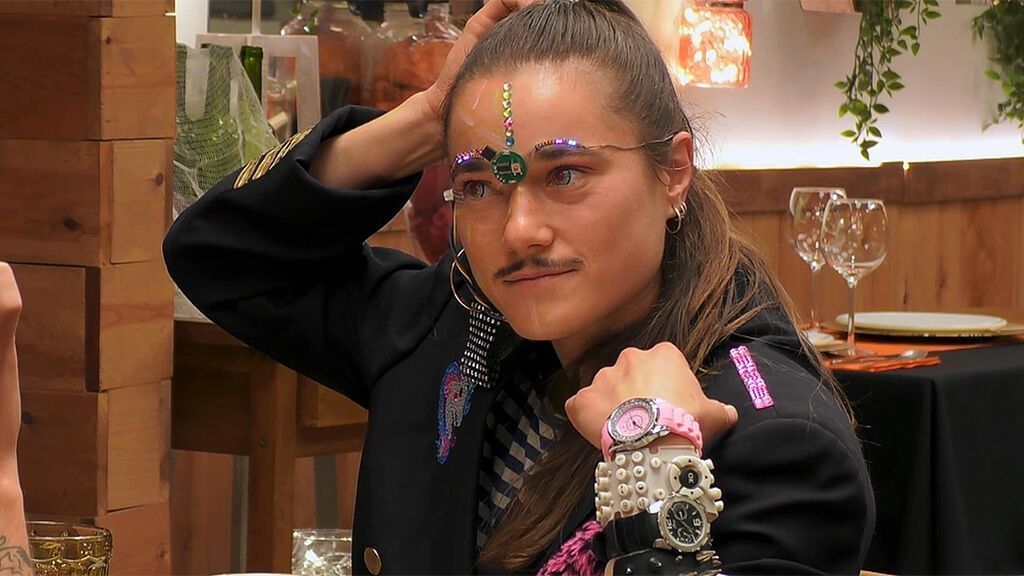 Top Vídeos Capitano fascina a Lluvia con su look: 