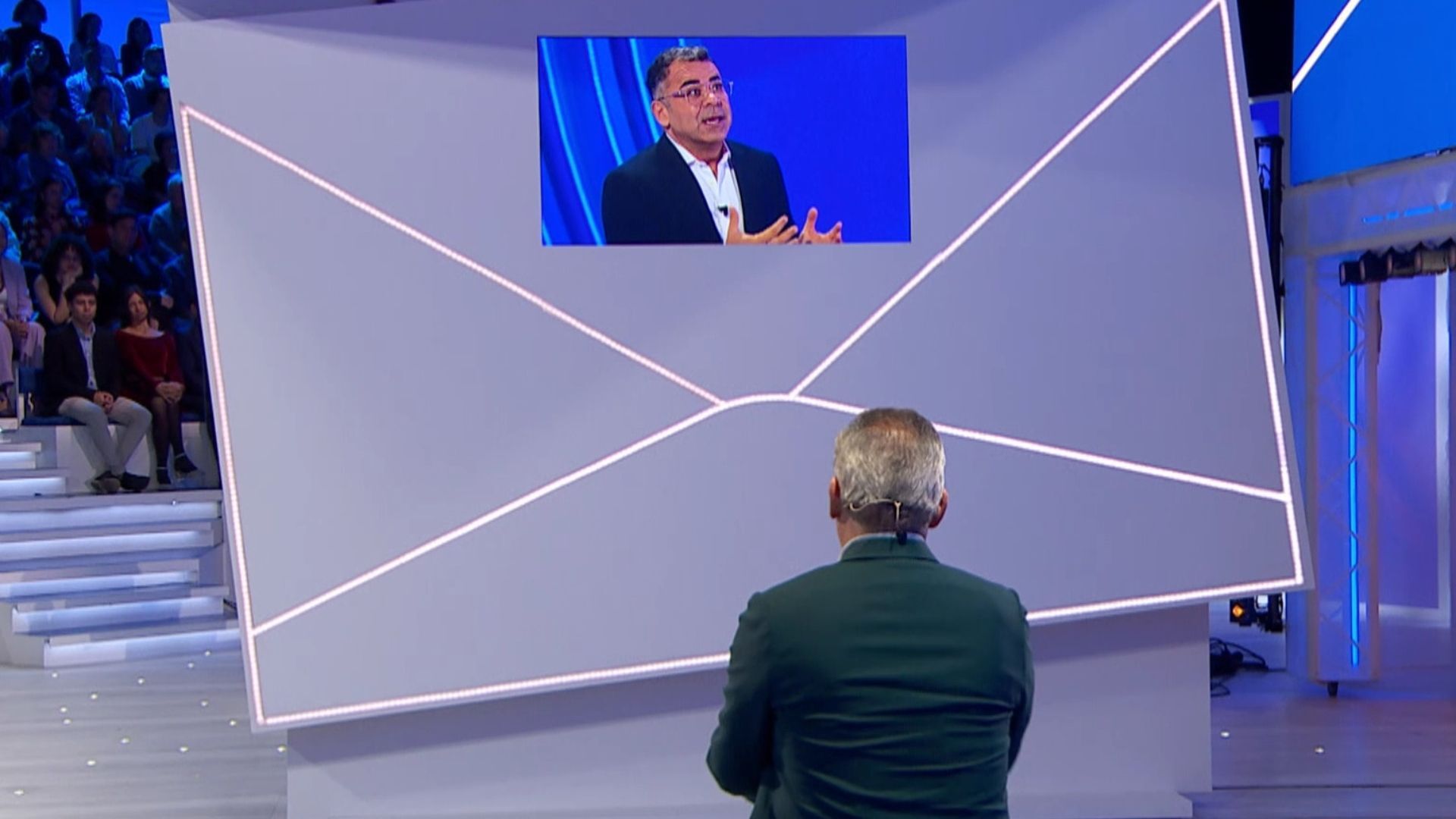 Top Vídeos Jorge Javier Vázquez tiene algo de decirle a Boris Izaguirre: ''¿Por qué nunca tuvimos nada?'' - Top Vídeos 10/05/2025