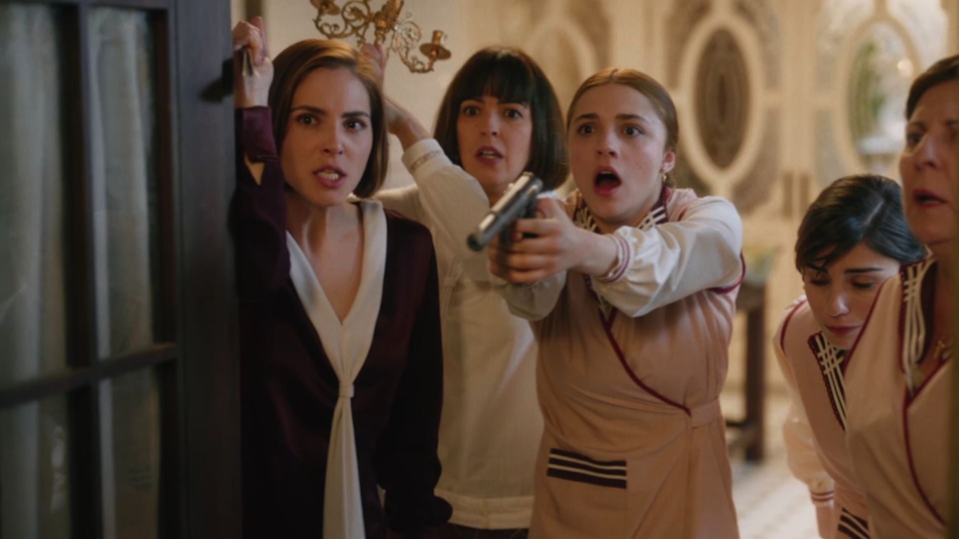 Especiales Las chicas de ‘La Favorita’ se llevan el susto de su vida - Top Vídeos 07/04/2025