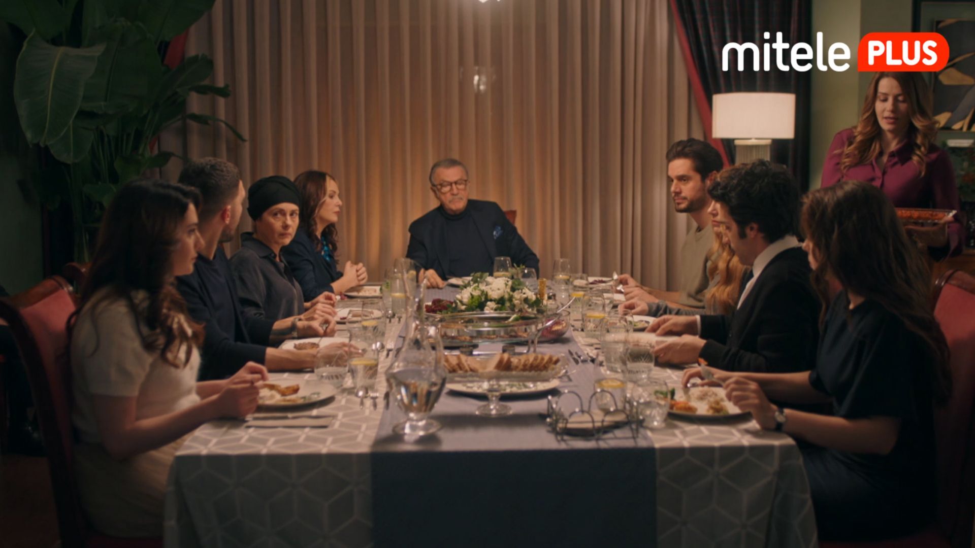 Temporada 1 Capítulo 24 - Cena en familia