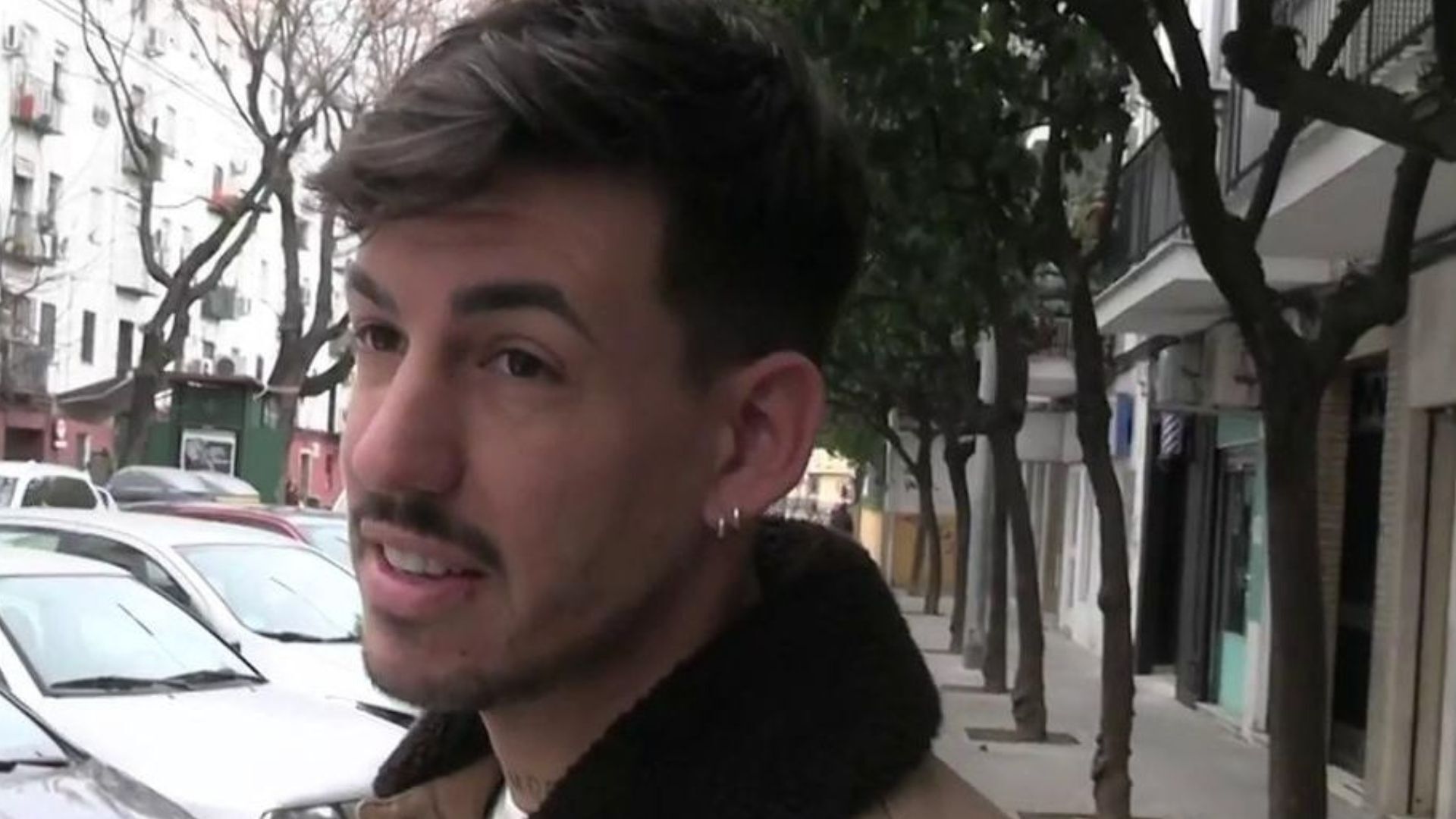 Top Vídeos Luitingo se pronuncia y cuenta cómo está tras cancelar un concierto por motivos personales: “Ahí vamos, tirando” - Top Vídeos 01/05/2025
