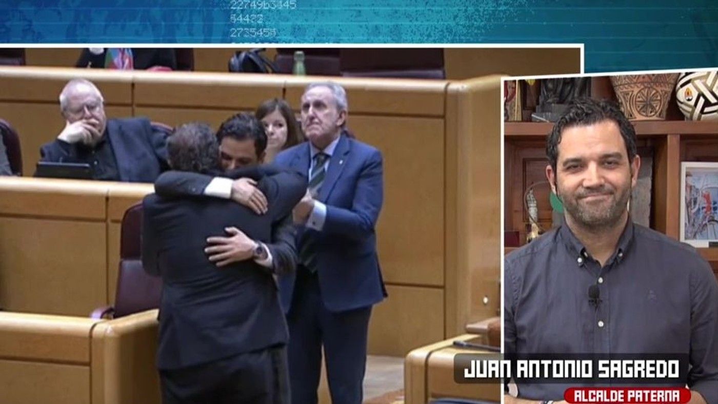 Especiales El político del PSOE que protagonizó un emotivo abrazo con otro senador del PP: 