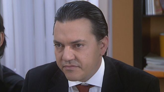 Temporada 2 Capítulo 235 - Sandra aparece en la Junta de Accionistas
