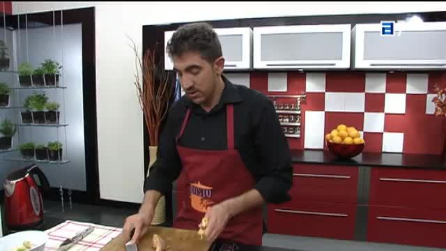 Jamoncitos de pollo con piña, ciruelas y dátiles - Redifusión  (Martes, 12-06-2012)