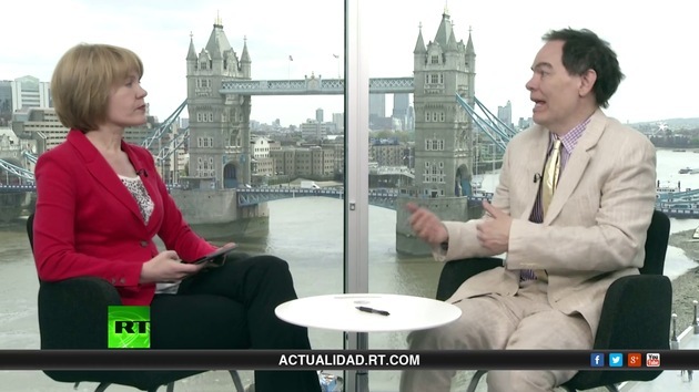 2013-05-14 - Keiser Report en español. Comida sin cerebro: 