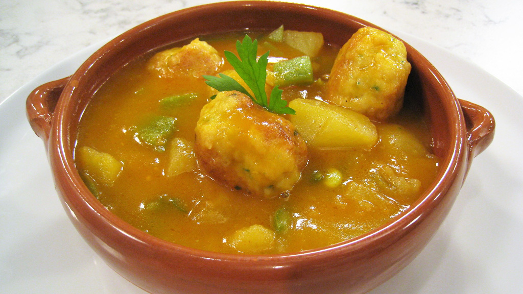 Patatas guisadas con albóndigas de sepia  (21/05/2019)
