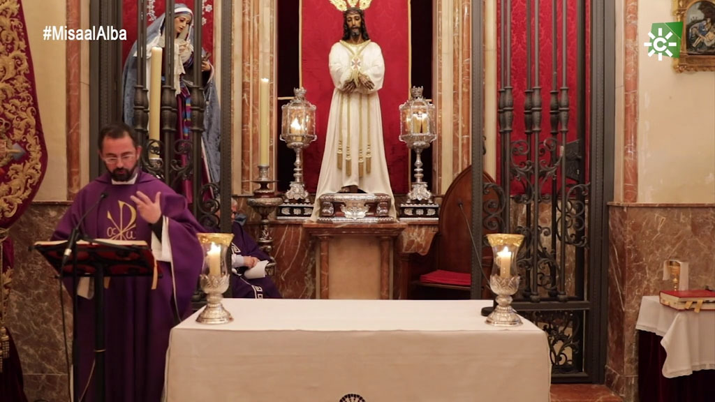 Misa del Alba desde la capilla que acoge a Nuestro Padre Jesús el Cautivo y María Santísima de la Trinidad, en Málaga. (03/04/2020)