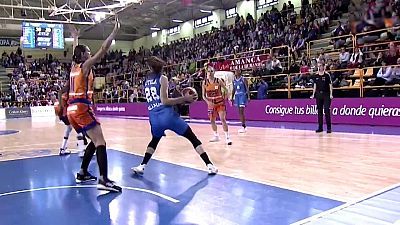 Baloncesto - Liga femenina 5ª jornada: Perfumerías Avenida - Valencia Basket.