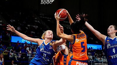 Baloncesto - Supercopa española femenina. Final: Valencia Basket - Perfumerías Avenida