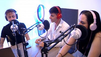 Educación: Tiktok, AlumniPEAC y British Council School
