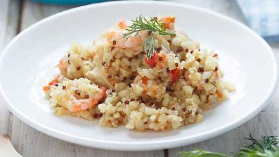 Arroz al ajillo con salsa de marisco