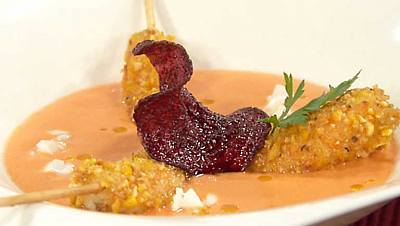 Langostinos crujientes con salmorejo de frambuesas