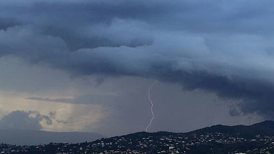 Chubascos acompañados de tormentas en Galicia, Cantábrico, Castilla  León y alto Ebro