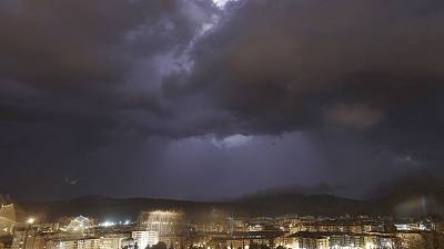 Chubascos y tormentas localmente fuertes en el litoral catalán, y este del sistema Ibérico y Pirineos.