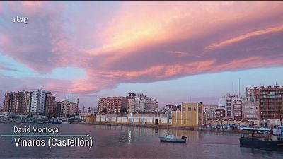 En Galicia y el oeste de Asturias y de Castilla y León se esperan cielos nubosos o cubiertos con precipitaciones débiles en general, que podrán ser localmente persistentes en el oeste de Galicia