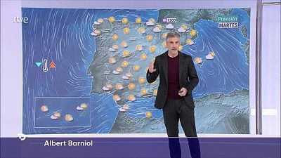 Intervalos de viento fuerte en el Cantábrico, bajo Ebro, litoral de Andalucía oriental y Baleares.