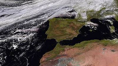 Lluvia en Pirineos y viento fuerte en el litoral peninsular y Baleares