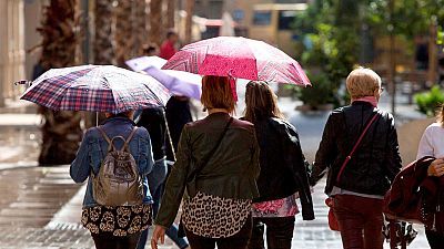 Lluvias fuertes en Canarias y temperaturas estables en la Península
