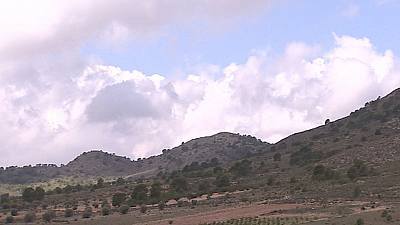Muy nuboso con tormentas en la mitad este peninsular y Baleares