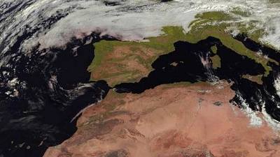 Nubes en el Cantábrico y Pirineos, y despejado en el resto de España