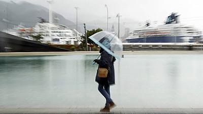Nuboso con precipitaciones en Cádiz, Ceuta, Melilla e islas Canarias