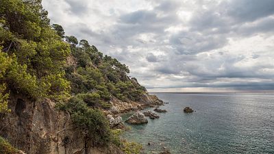Posibilidad de chubascos o tormentas localmente fuertes en Baleares y puntos del litoral catalán