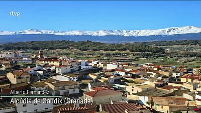 Precipitaciones localmente fuertes o persistentes en el extremo oriental del Cantábrico. Nevadas significativas en los Pirineos