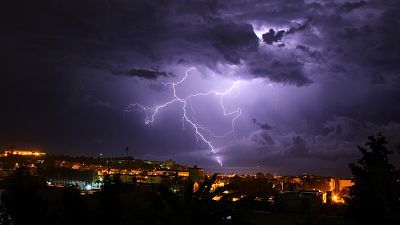 Probables chubascos y tormentas localmente fuertes en el noreste de Cataluña
