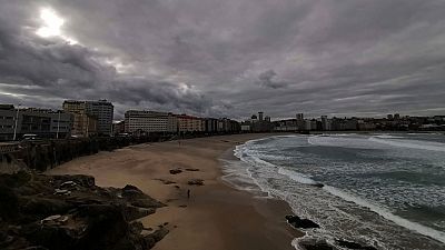 Temperaturas altas para la época y viento fuerte en litoral gallego