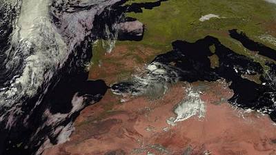 Tormentas localmente fuertes en Valencia y Mallorca, levante en el Estrecho