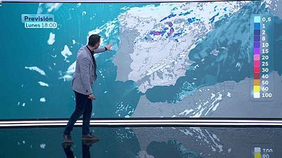 Tormentas y chubascos localmente fuertes, con granizo y rachas muy fuertes de viento en el centro peninsular y cuadrante nordeste