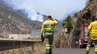 Los equipos aéreos de La Palma trabajan en la reactivación del incendio de la Caldera de Taburiente