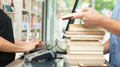 Aumenta la compra de dispositivos electrónicos, libros y uniformes, según Milanuncios