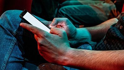 Operación de ciberpatrullaje: Dos detenidos por realizar grabaciones íntimas sin consentimiento