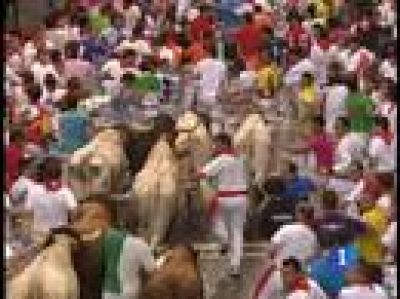 El tercer encierro de San Fermín deja un corneado y dos contusionados.