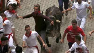 Sexto encierro de San Fermín 2016 muy rápido y con bonitas carreras