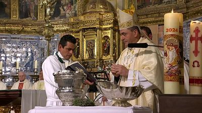 Santos Oficios - Pasos de las Vírgenes y Triduo Pascual. Celebración de la misa de la Vigilia Pascual en la resurrección del Señor
