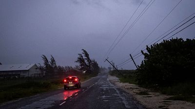 El huracán Beryl se dirige hacia las Islas Caimán y México tras azotar Jamaica