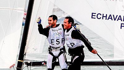 Fernando Echávarri y Antón Paz ganan el oro en los Juegos Olímpicos de Pekín '08 en vela